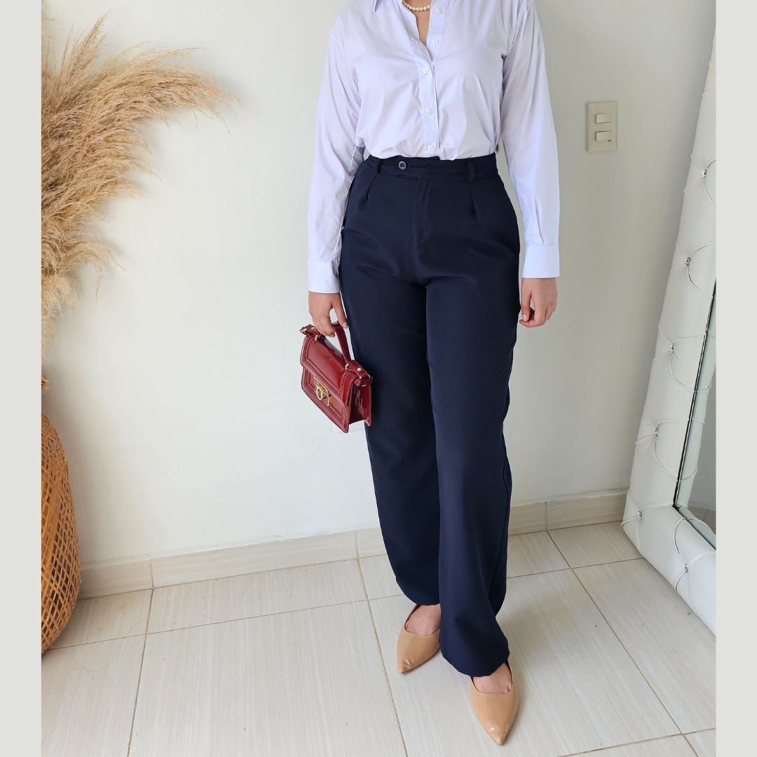 Pantalón sastre wide leg o bota ancha de tiro alto. Disponible en negro, blanco, gris, azul cielo, azul marino y marrón. Tallas S a XL. Jessi Boutique.