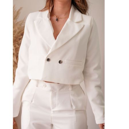 Blazer crop de lino noche de viena con doble botonadura dorada y solapa ancha. Completamente forrado. Disponible en negro, beige y gris. Tallas S/M y M/L. Jessi Boutique.