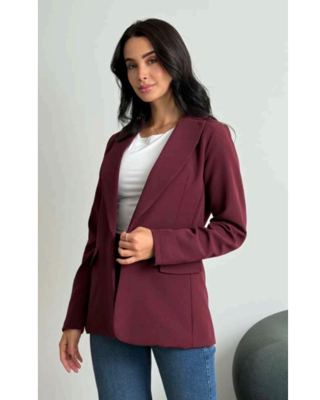 Blazer sastre de lino noche de viena, manga larga, corte relaxed fit sin hombreras. Totalmente forrado. Disponible en negro, beige, azul,verde,cafe y vino y más. Jessi Boutique.