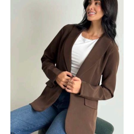 Blazer sastre de lino noche de viena, manga larga, corte relaxed fit sin hombreras. Totalmente forrado. Disponible en negro, beige, azul,verde,cafe y vino y más. Jessi Boutique.