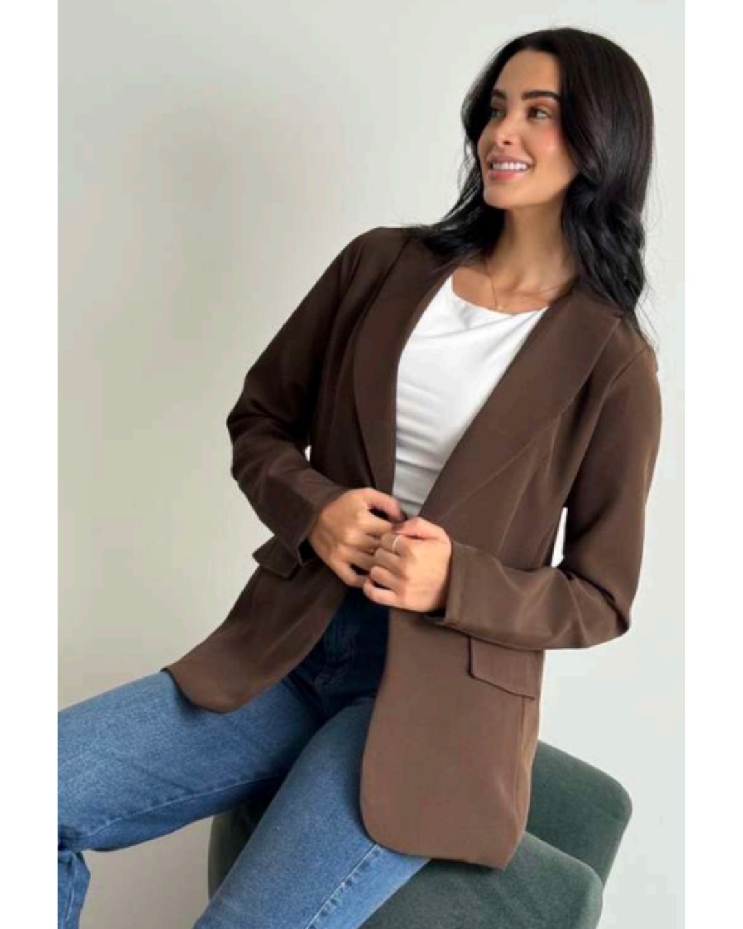 Blazer sastre de lino noche de viena, manga larga, corte relaxed fit sin hombreras. Totalmente forrado. Disponible en negro, beige, azul,verde,cafe y vino y más. Jessi Boutique.