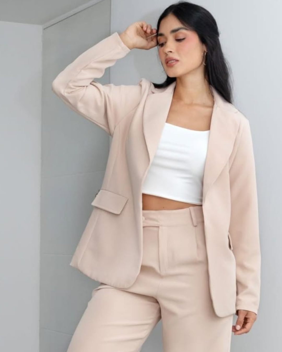 Blazer sastre de lino noche de viena, manga larga, corte relaxed fit sin hombreras. Totalmente forrado. Disponible en negro, beige, azul y más. Jessi Boutique.
