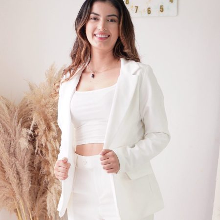 Blazer sastre de lino noche de viena, manga larga, corte relaxed fit sin hombreras. Totalmente forrado. Disponible en negro, beige, azul y más. Jessi Boutique.