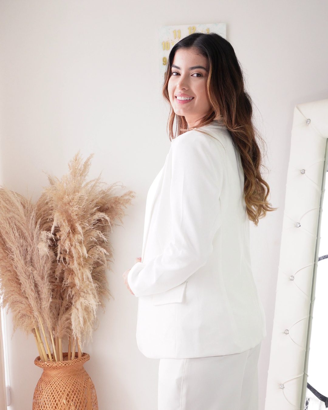 Blazer sastre de lino noche de viena, manga larga, corte relaxed fit sin hombreras. Totalmente forrado. Disponible en negro, beige, azul y más. Jessi Boutique.