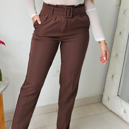 Pantalón sastre tiro alto paper bag con cinturón de hebilla. Lino tela gruesa. Disponible en gris, marrón, rojo, verde militar y más colores. Tallas S a XL. Jessi Boutique.