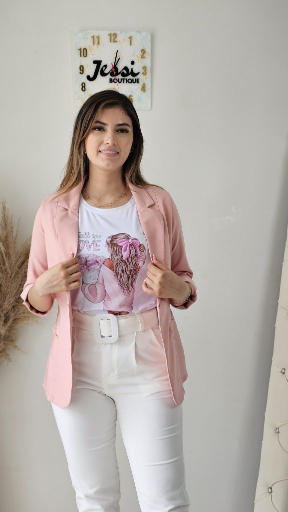 Blazer sastre de lino manga 3/4 con solapa y forro en el frente. Amplia paleta de colores: rojo, azul, camel, rosa, amarillo, negro, blanco. Jessi Boutique.