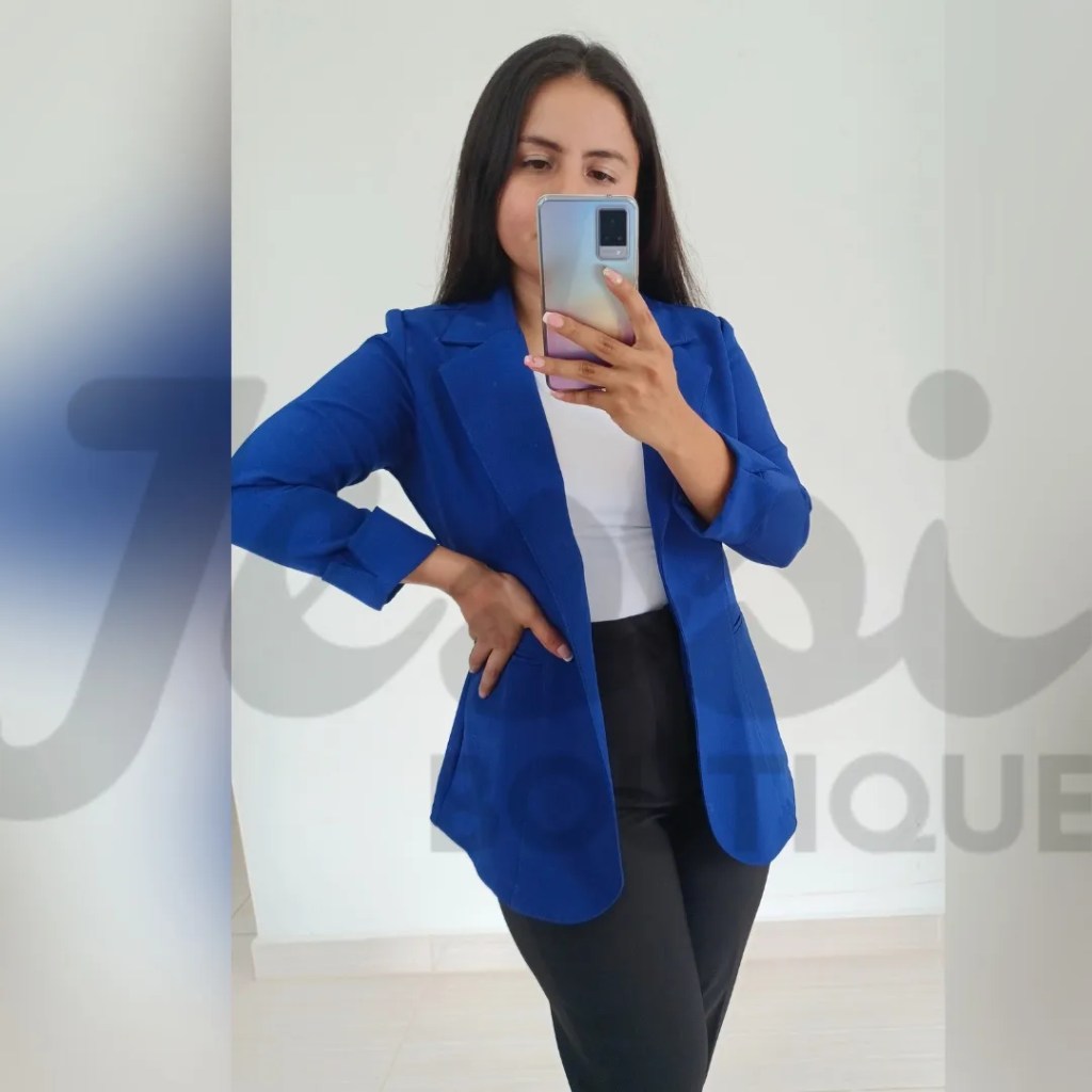 Blazer sastre de lino manga 3/4 con solapa y forro en el frente. Amplia paleta de colores: rojo, azul, camel, rosa, amarillo, negro, blanco. Jessi Boutique.