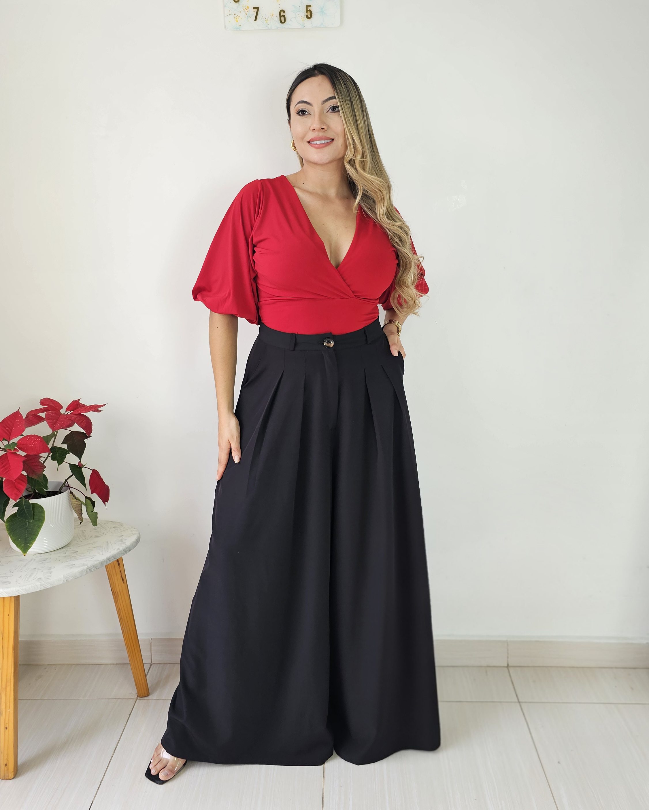 Pantalón palazzo o bota extra ancha de lino suave. Tiro alto. Disponible en blanco, negro, gris, verde esmeralda y marrón. Tallas S a L. Jessi Boutique.