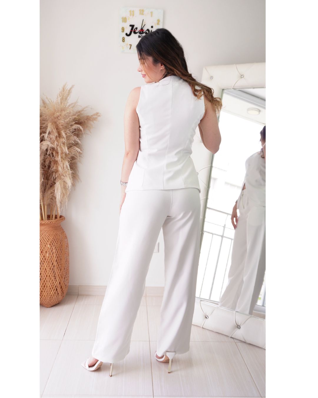 Conjunto sastre de dos piezas: chaleco forrado con botones y pantalón wide leg en Lino Noche de Viena. Tallas S a XL. Jessi Boutique.