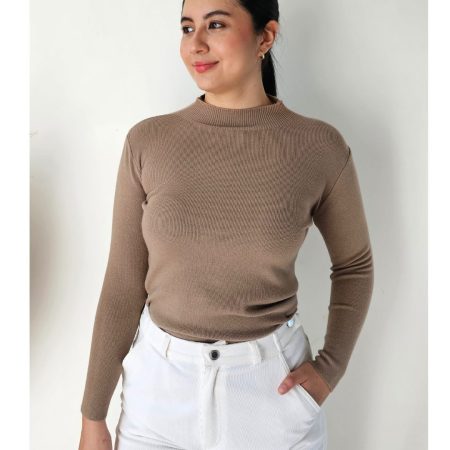 tejido de punto de manga larga con cuello tortuga (alto) bajo. Disponible en marrón, beige, negro, blanco y rojo. Talla única. Jessi Boutique.