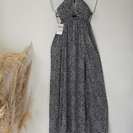 Vestido maxi o largo de chalis estampado animal print leopardo, escote halter y abertura frontal. Espalda descubierta. Talla única. Jessi Boutique.