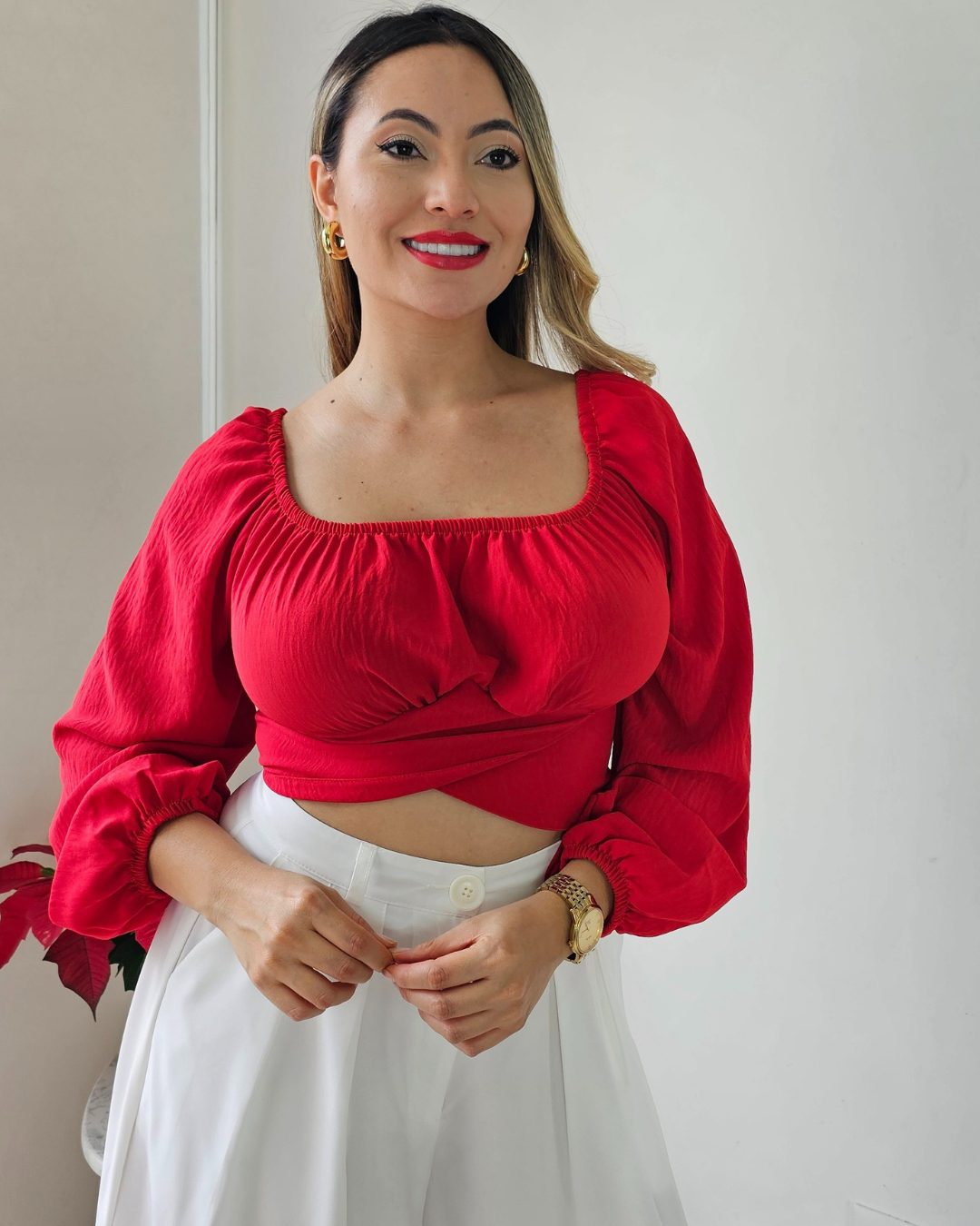 blusa cruzada (wrap) de manga larga con drapeado. escote semi-bandeja o corazón. talla única. disponible en rojo y terracota. jessi boutique.