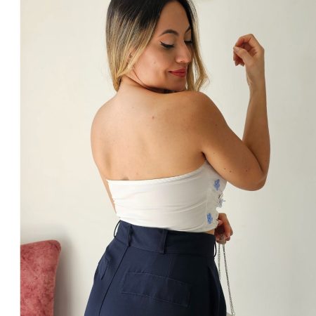 conjunto de fiesta corset bustier bordado azul y dorado con flores, y pantalón maxi tiro alto. corset con tirantes ajustables. jessi boutique.