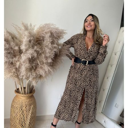 Vestido midi/largo de chalis estampado animal print con botones frontales y cintura elástica (entresortada). Talla única. Jessi Boutique.