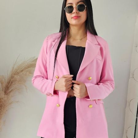 Blazer sastre para mujer en lino con forro interno y botones dorados. Chaqueta elegante disponible en colores rosa, azul celeste, beig
