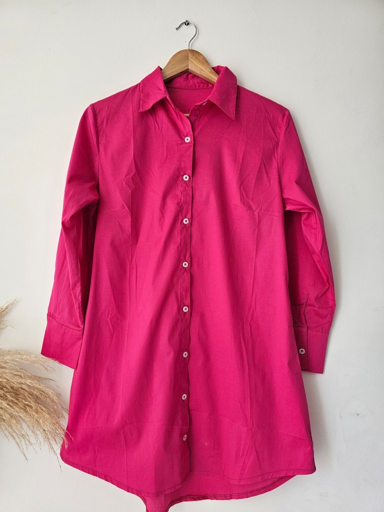 estido corto para mujer en popelina café. Vestido sin mangas elegante de silueta estructurada. Vestido fresco de algodón popelín para clima cálido. Moda femenina Jessi Boutique