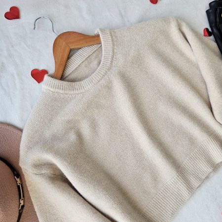 Saco tejido para mujer con diseño de rombos. Suéter de punto suave cuello redondo. Saco de hilo grueso para invierno o clima frío. Moda femenina Jessi Boutique