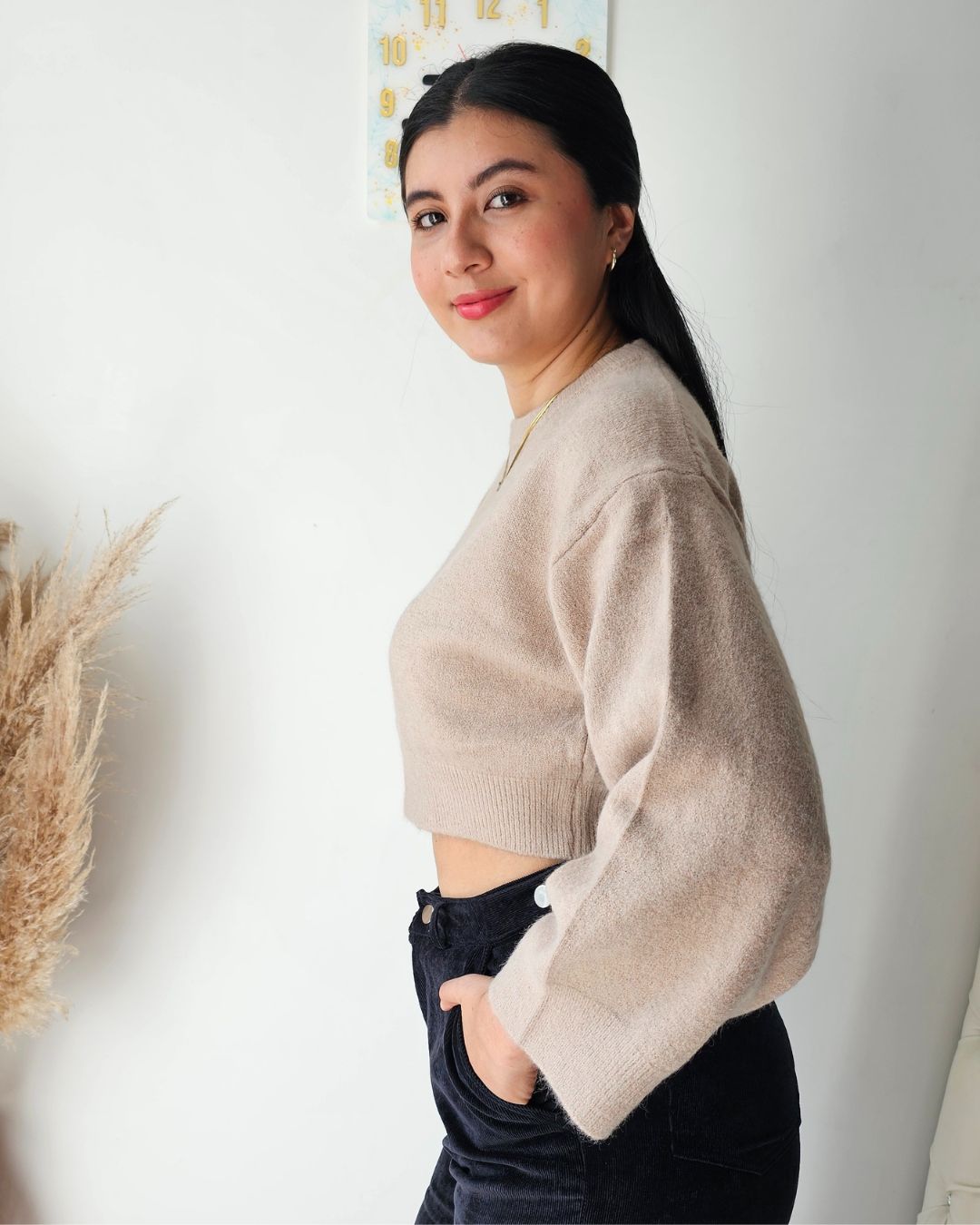 Saco tejido para mujer con diseño de rombos. Suéter de punto suave cuello redondo. Saco de hilo grueso para invierno o clima frío. Moda femenina Jessi Boutique