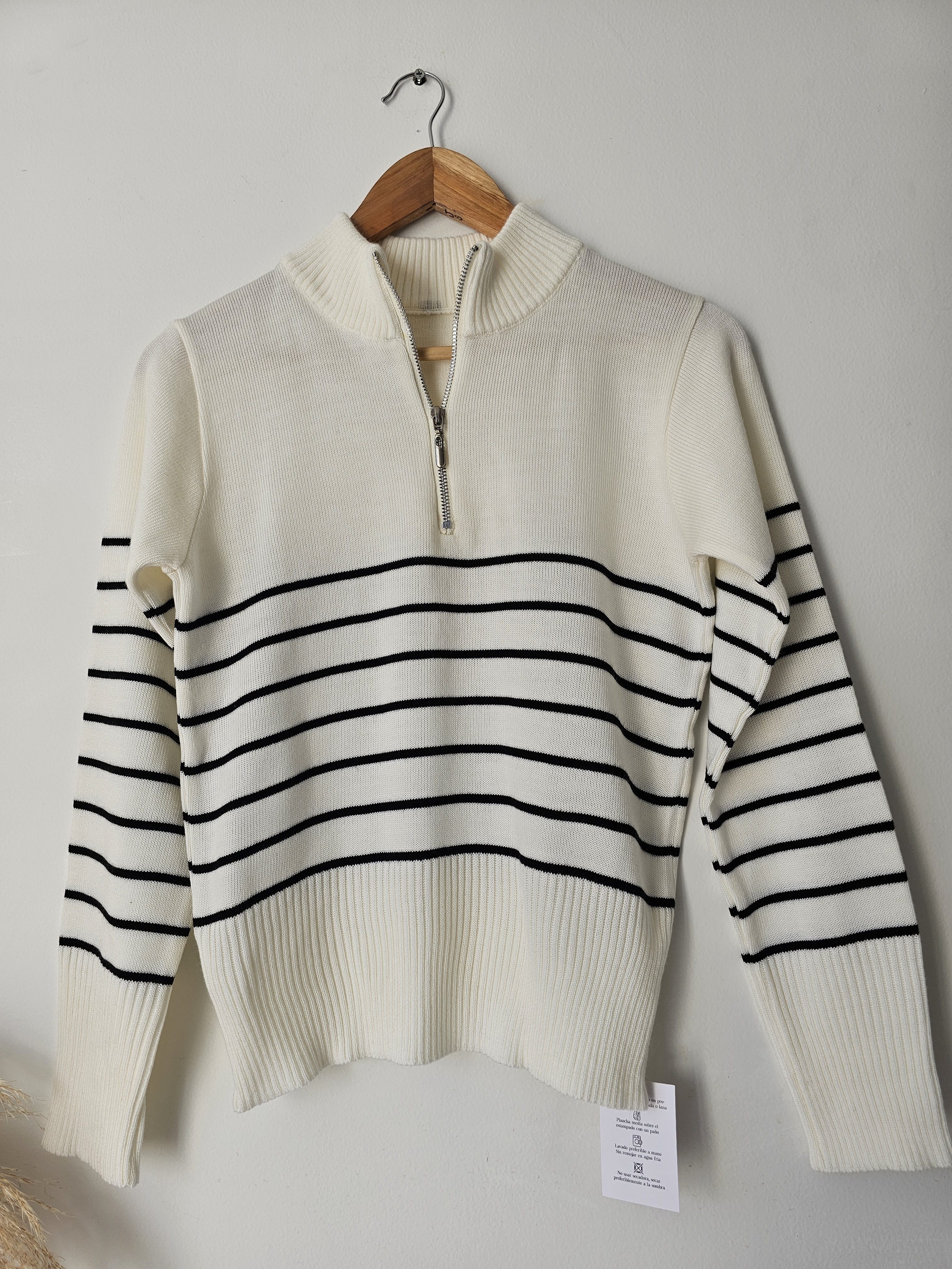 Saco tejido para mujer con diseño de rombos. Suéter de punto suave cuello redondo. Saco de hilo grueso con textura geométrica. Moda femenina Jessi Boutique