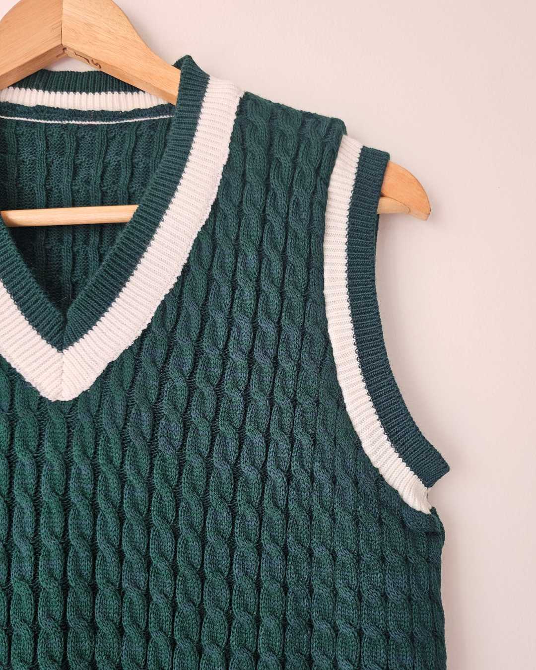 Chaleco tejido de punto para mujer rosa y verde. Chaleco con trenzas y cuello en V blanco. Suéter sin mangas tejido con textura. Moda femenina Jessi Boutique