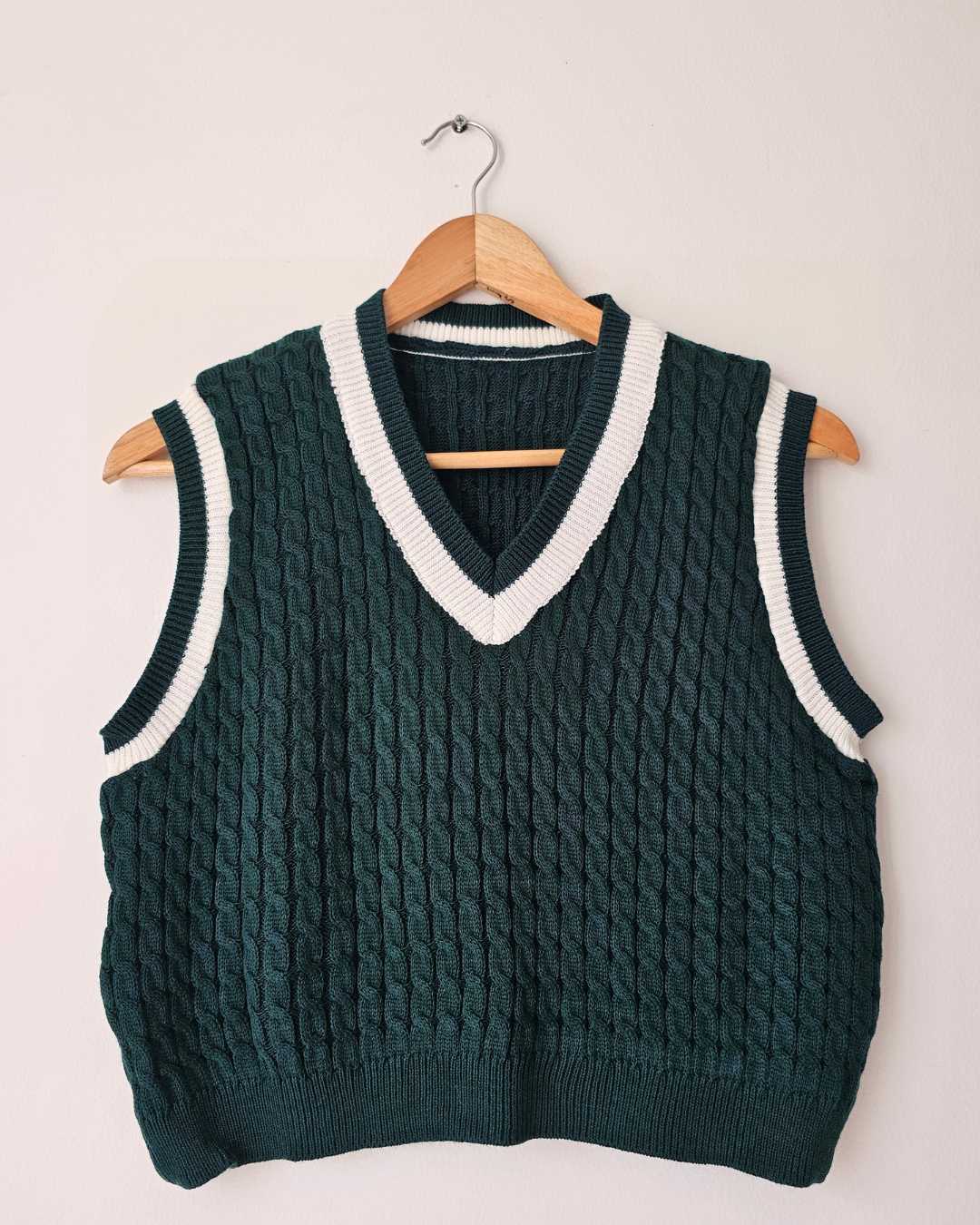 Chaleco tejido de punto para mujer rosa y verde. Chaleco con trenzas y cuello en V blanco. Suéter sin mangas tejido con textura. Moda femenina Jessi Boutique