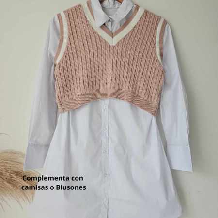 Chaleco tejido de punto para mujer rosa y verde. Chaleco con trenzas y cuello en V blanco. Suéter sin mangas tejido con textura. Moda femenina Jessi Boutique